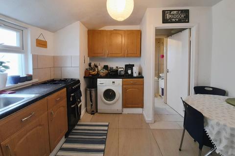 1 bedroom apartment for sale, Dingwall Road, London SW18