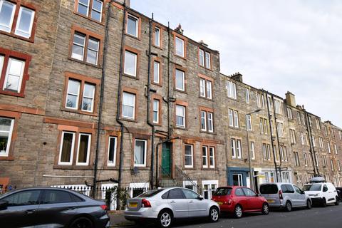 12/3 Kings Road, Portobello, Edinburgh, EH15 1DZ
