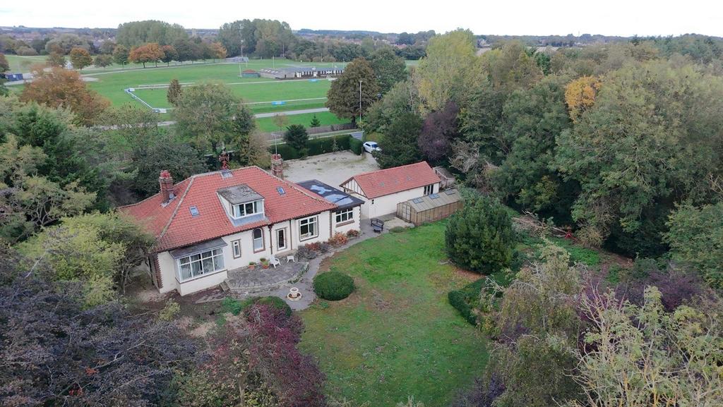 5 Bedroom Detached House - For Sale
