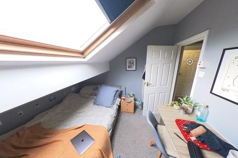 3 bedroom flat to rent, Victoria Road, Leeds LS6