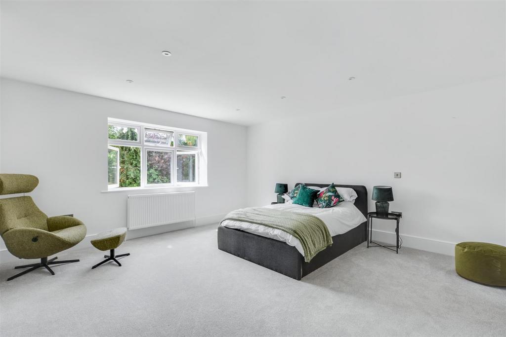 Bedroom 1 2.jpeg
