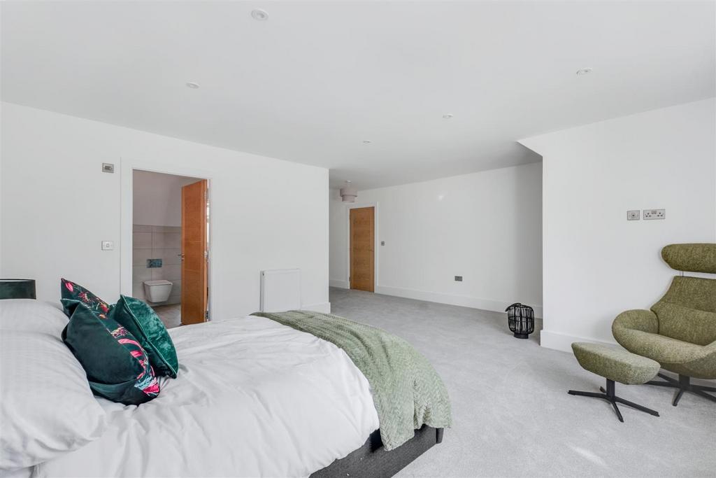 Bedroom 1 3.jpeg