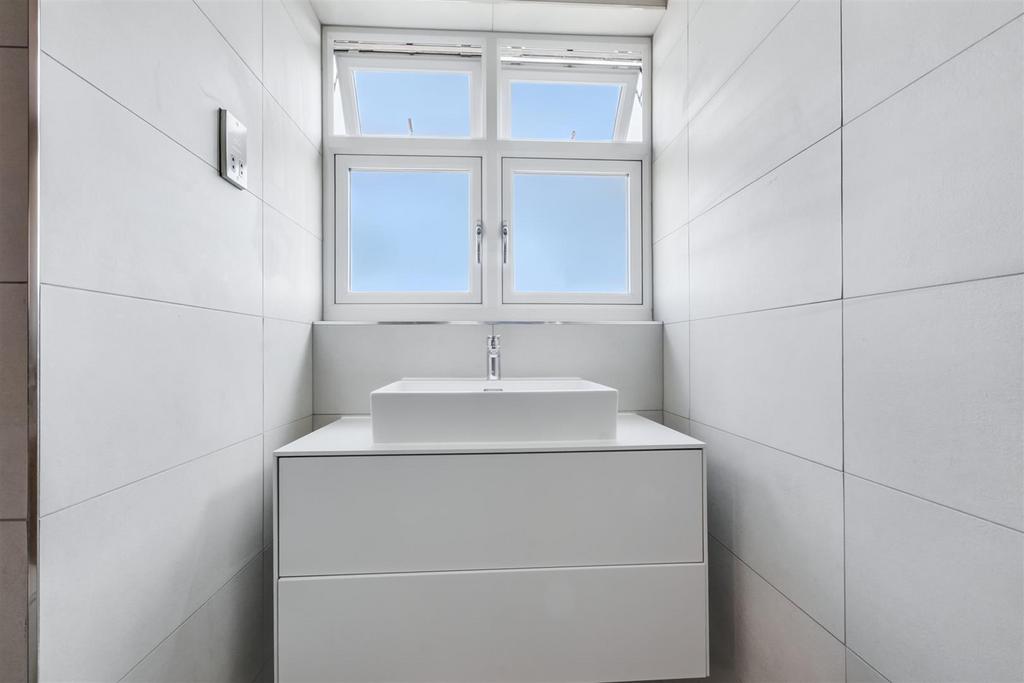 Ensuite 3.jpeg