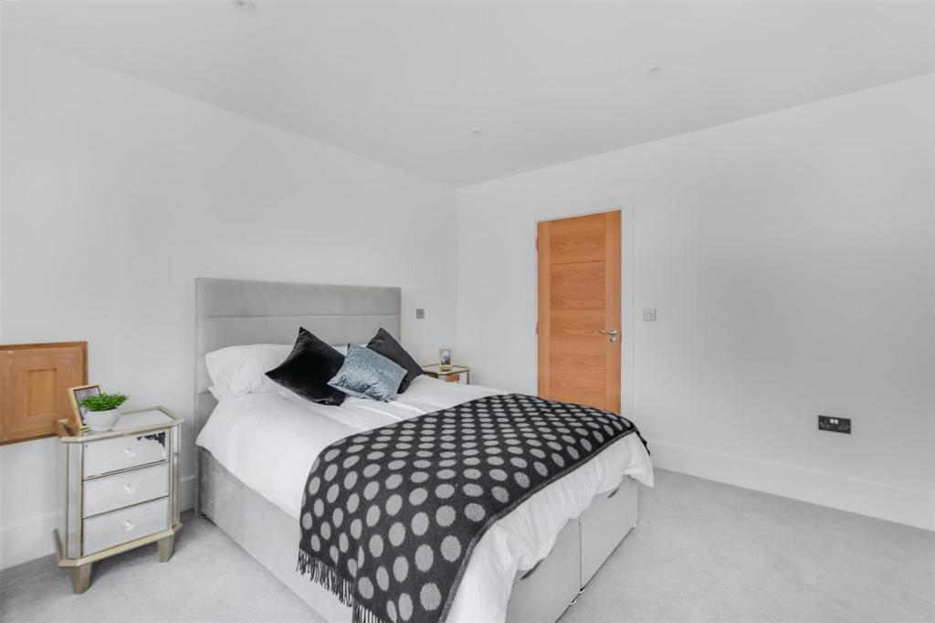 Bedroom 4 2.jpeg