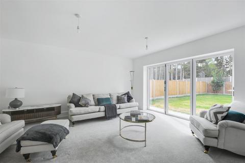 5 bedroom detached house for sale, Bletchley Close Middleton Crescent, Beeston, Nottingham