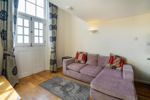 2 bedroom maisonette to rent, County House, Monkgate, York, YO31 7NS