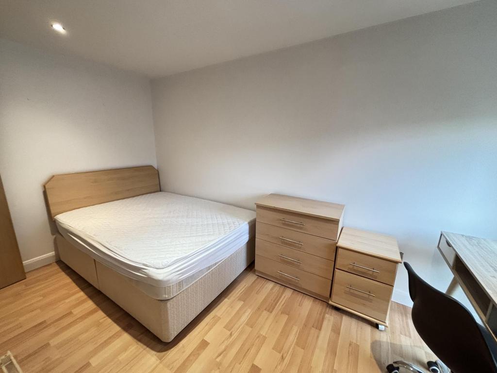 A well-maintained double bedroom featuring a do...