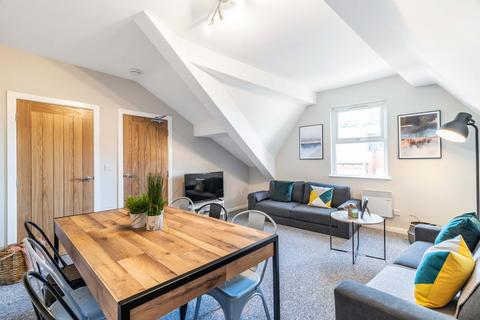 6 bedroom house to rent, 18b Blenheim Square, Leeds LS2