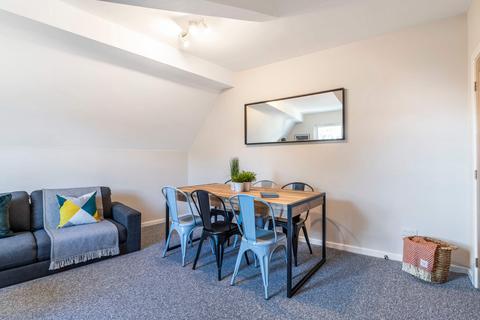 6 bedroom house to rent, 18b Blenheim Square, Leeds LS2
