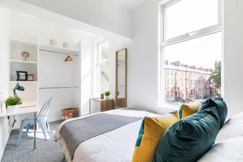 6 bedroom house to rent, 18b Blenheim Square, Leeds LS2