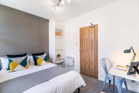 6 bedroom house to rent, 18b Blenheim Square, Leeds LS2