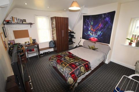 10 bedroom house to rent, Kirkstall Lane, Leeds LS6