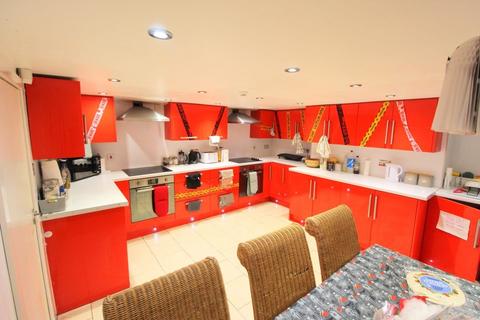 10 bedroom house to rent, Kirkstall Lane, Leeds LS6