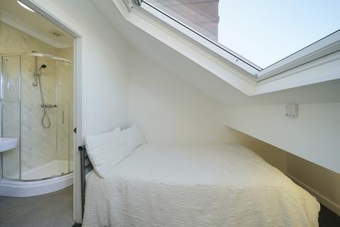 6 bedroom house to rent, Burchett Place, Leeds LS6