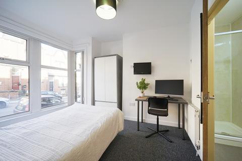 6 bedroom house to rent, Burchett Place, Leeds LS6
