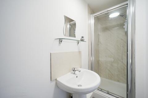 6 bedroom house to rent, Burchett Place, Leeds LS6