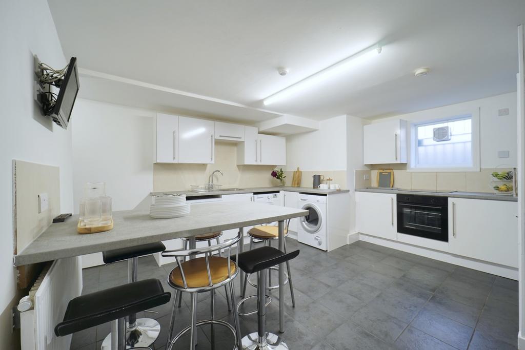 Bright modern kitchen with a breakfast bar and ...
