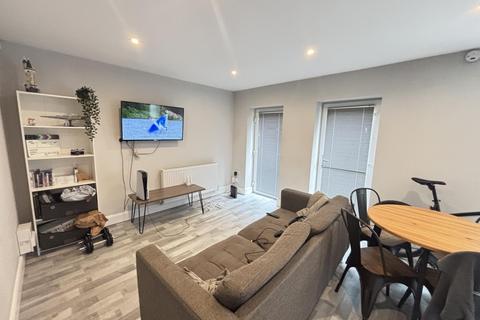 2 bedroom flat to rent, 66a Victoria Road, Leeds LS6