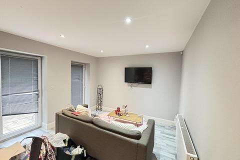 2 bedroom flat to rent, 68A Victoria Road, Leeds LS6