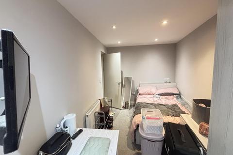 2 bedroom flat to rent, 68A Victoria Road, Leeds LS6