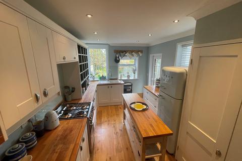 2 bedroom house for sale, London Road, Deal, CT14