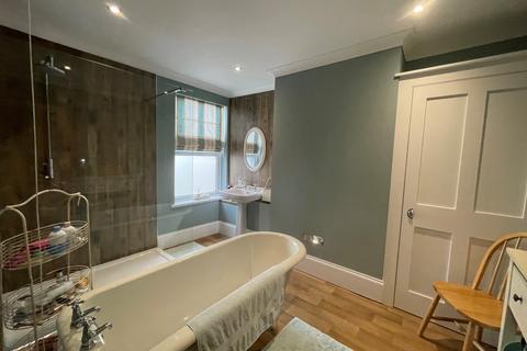 2 bedroom house for sale, London Road, Deal, CT14