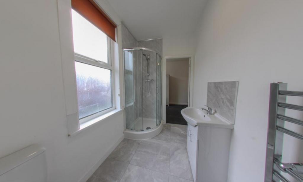 A spacious and well-maintained bathroom featuri...