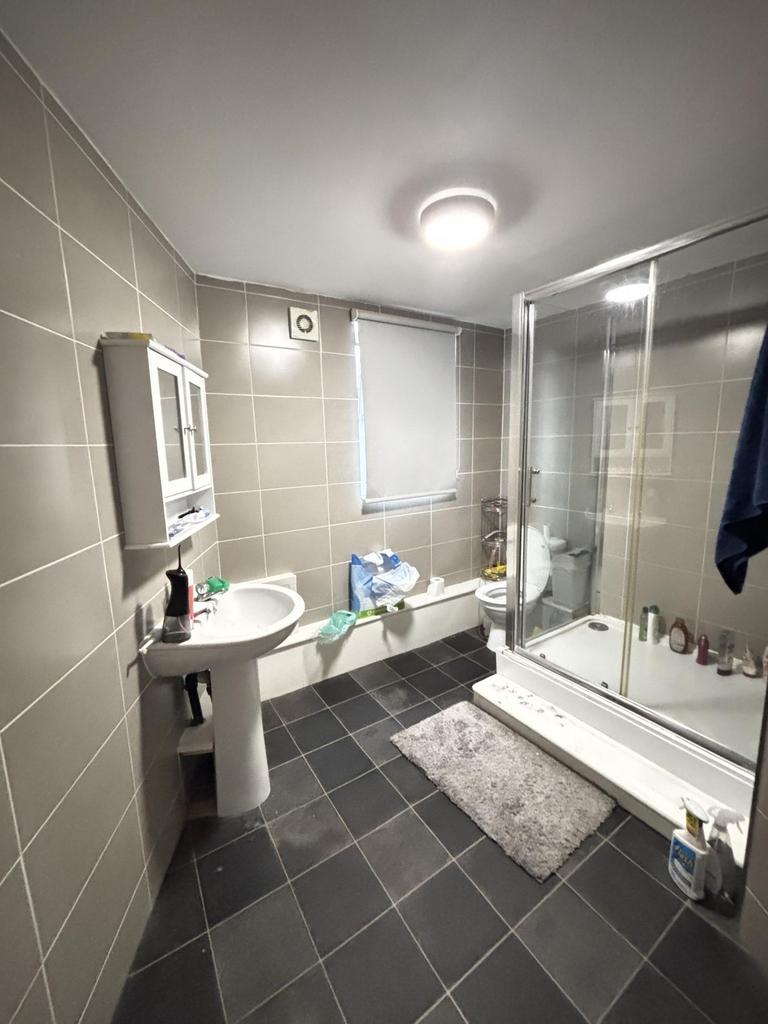 A clean and well-maintained bathroom featuring ...