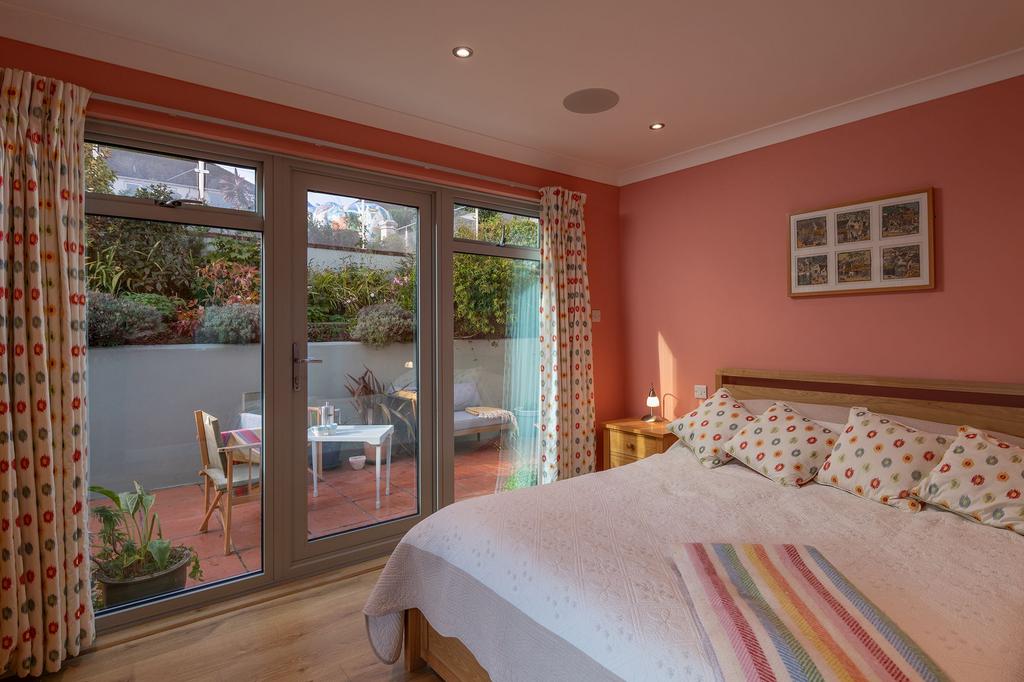 Principal Bedroom The Lookout, Brixham