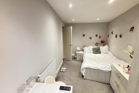 2 bedroom flat to rent, 68A Victoria Road, Leeds LS6