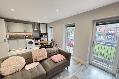 2 bedroom flat to rent, 68A Victoria Road, Leeds LS6