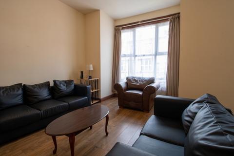 6 bedroom house to rent, Chestnut Avenue, Leeds LS6
