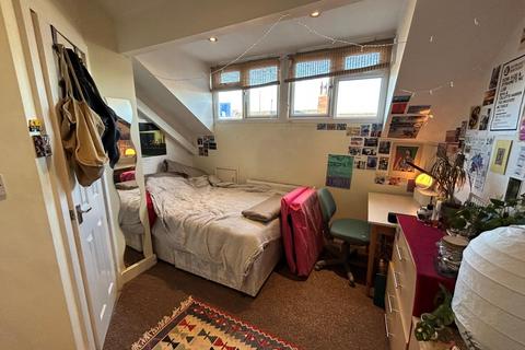 6 bedroom house to rent, Beamsley Grove, Leeds LS6