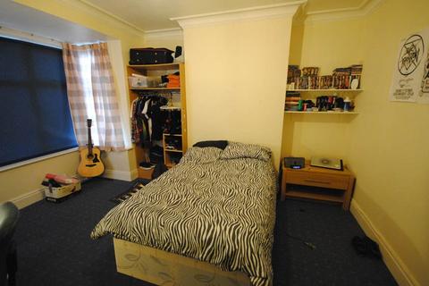 4 bedroom house to rent, Estcourt Avenue, Leeds LS6