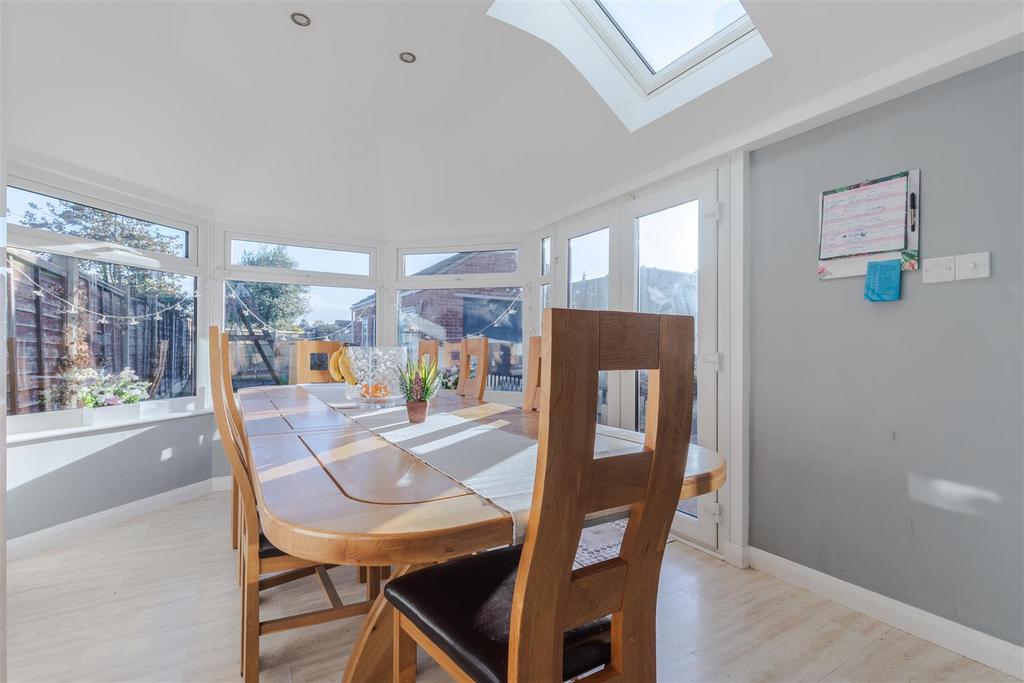 Sitting/Dining Room