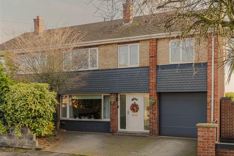 4 bedroom semi-detached house for sale, Eton Drive, Scunthorpe