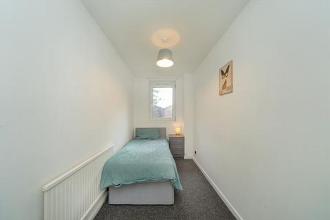98 Partington Close, London, N19 3DZ
