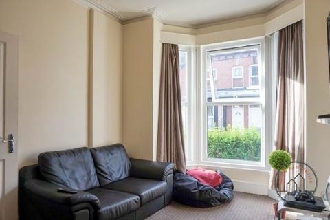 4 bedroom house to rent, Hessle View, Leeds LS6