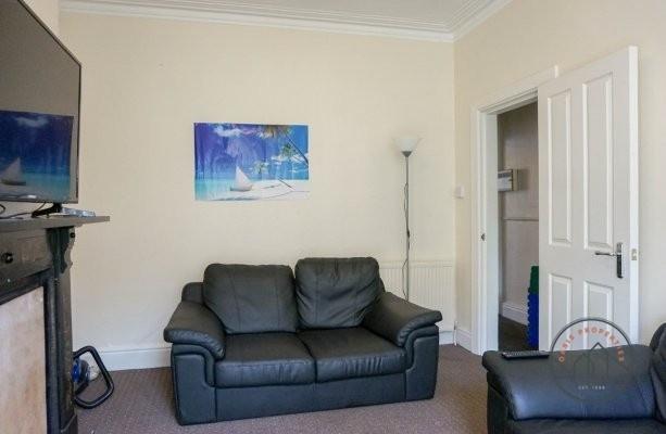 A cozy and well-maintained living room featurin...