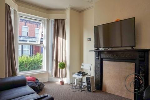 4 bedroom house to rent, Hessle View, Leeds LS6