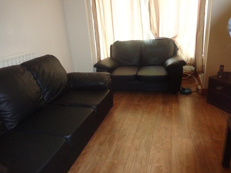 A spacious, well-maintained living room featuri...