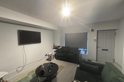 3 bedroom flat to rent, Belle Vue Road, Leeds LS3