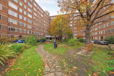 1 bedroom flat for sale, Balham High Road, London SW17
