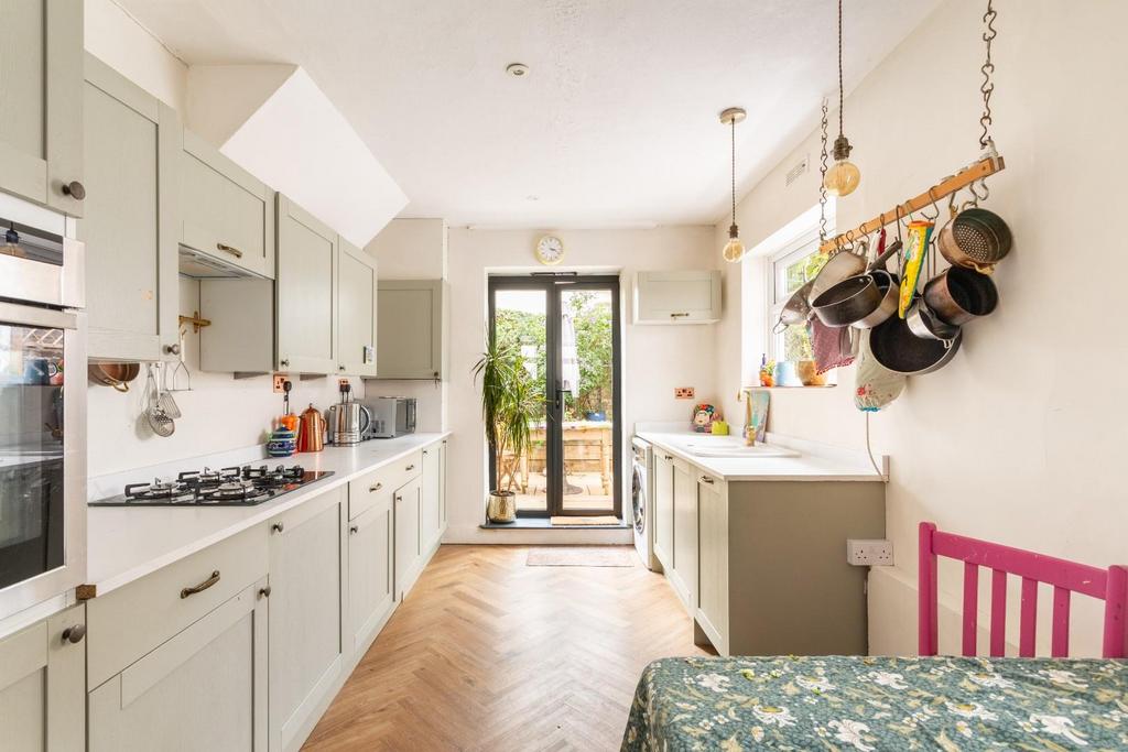 Kitchen (2).jpg