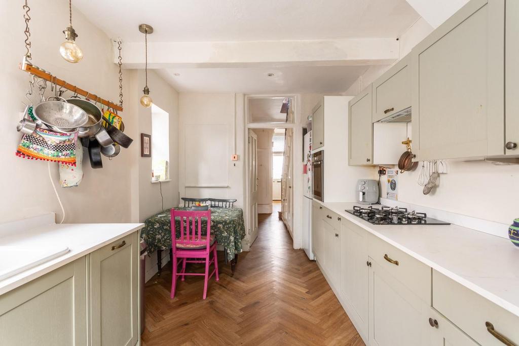 Kitchen (3).jpg