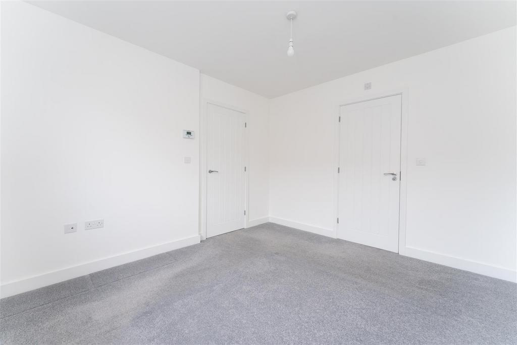 1.8 - prinicpal bedroom.jpg