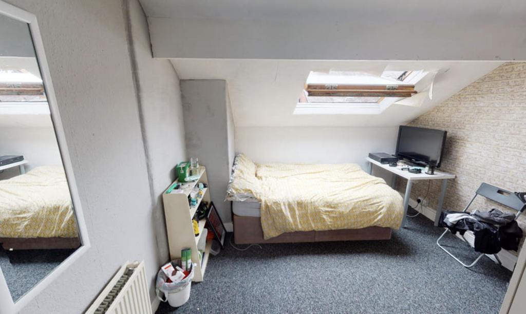 A bright and comfortable double bedroom featuri...