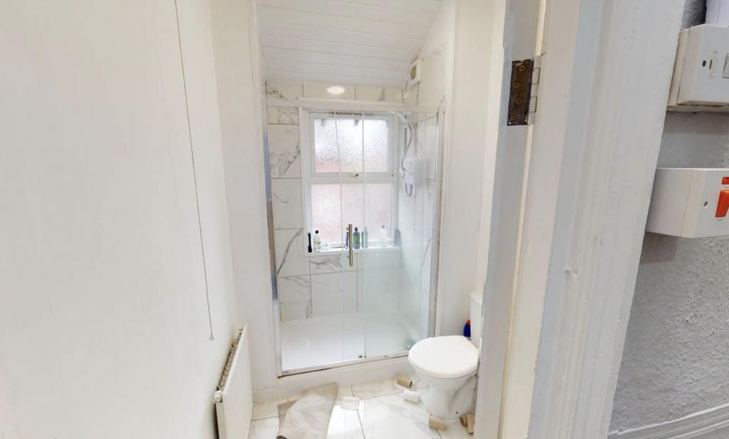 A clean and well-maintained bathroom with a bat...