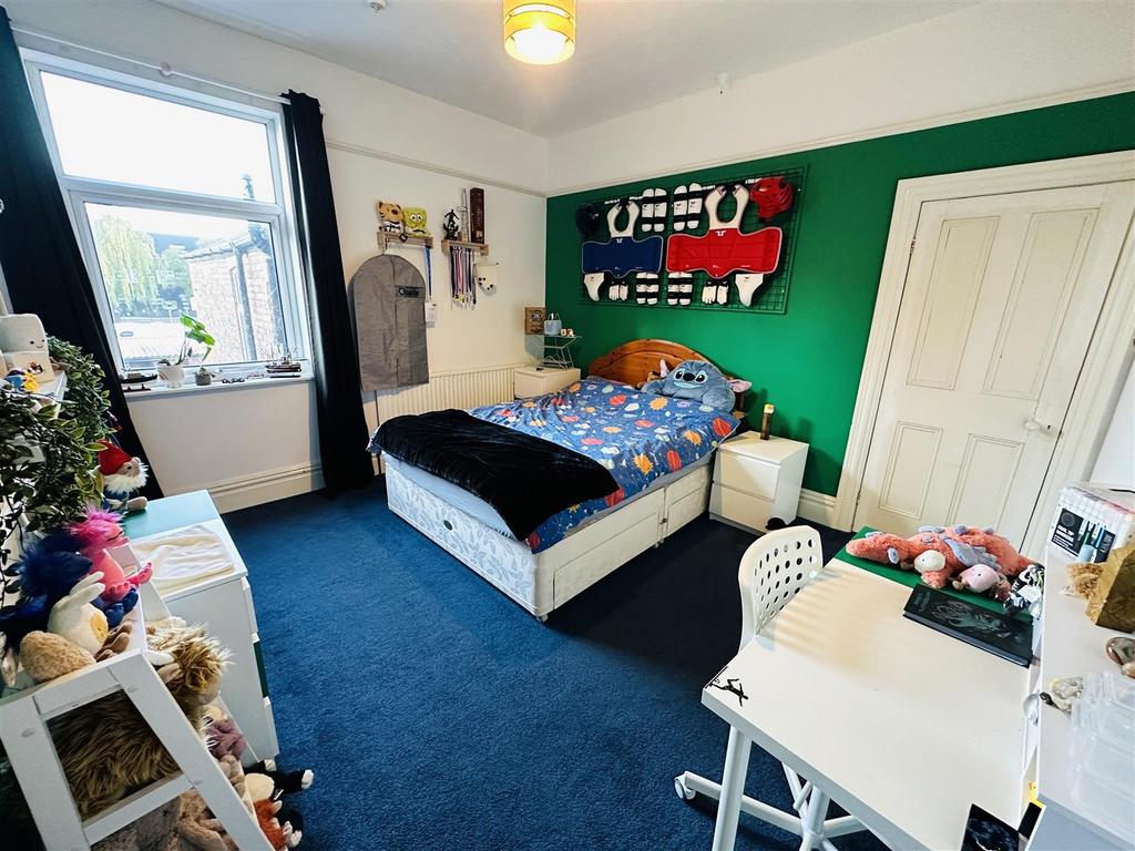 Bed 2.jpg