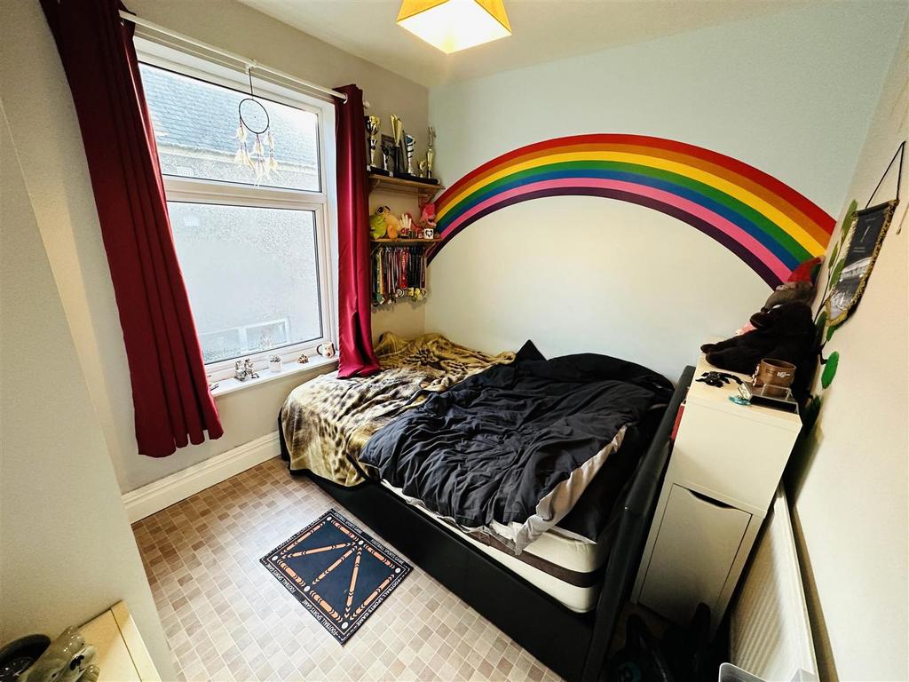 Bed 4.jpg